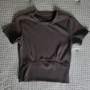 Move Theology Short Sleeve Workout/Casual Top in Brown